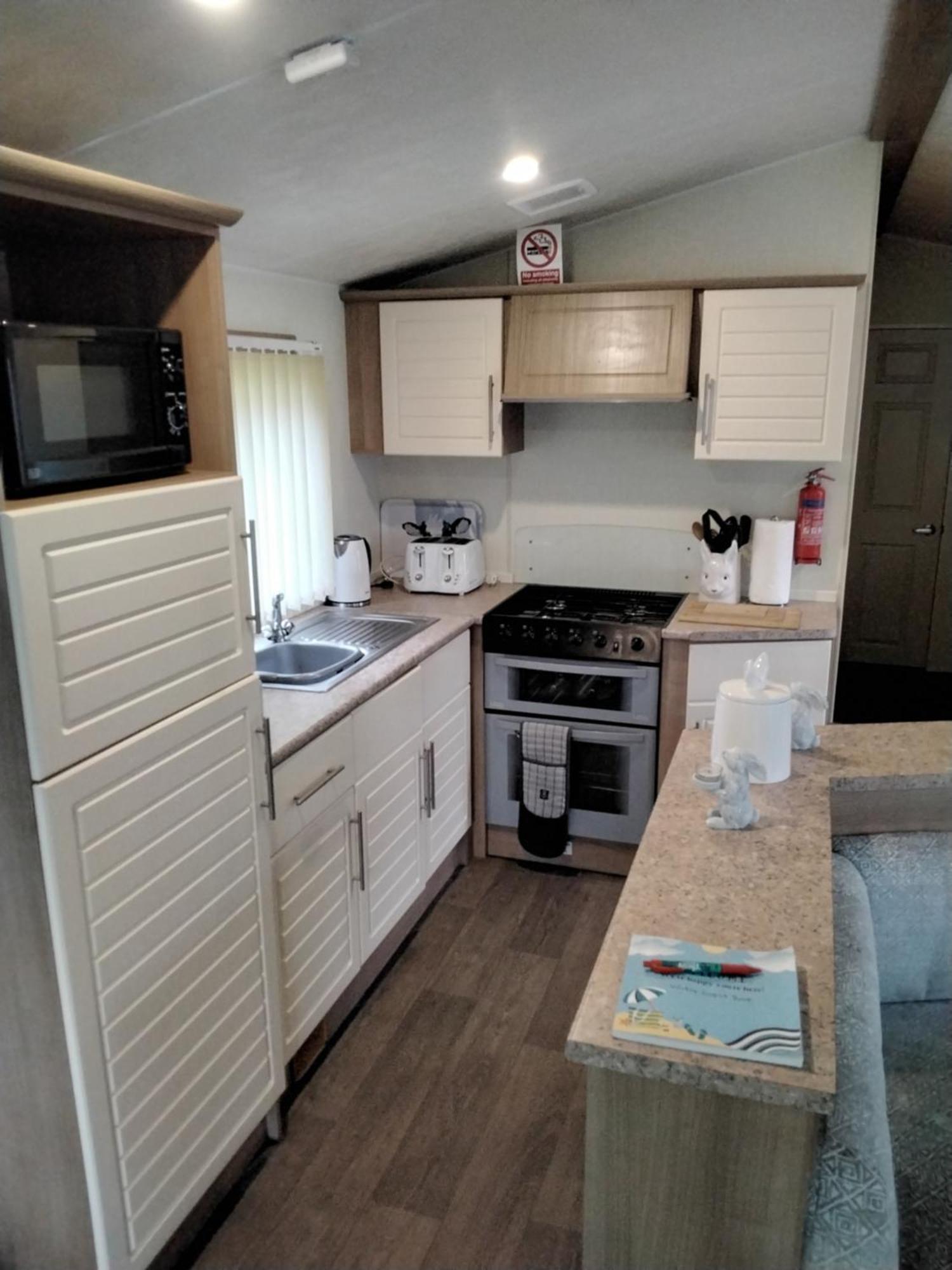 19 Laurel Close Highly Recommended 6 Berth Holiday Home With Hot Tub In Prime Location 태터셜 외부 사진