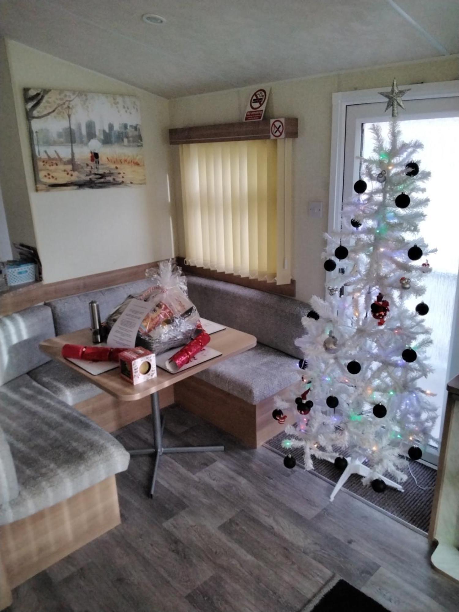 19 Laurel Close Highly Recommended 6 Berth Holiday Home With Hot Tub In Prime Location 태터셜 외부 사진